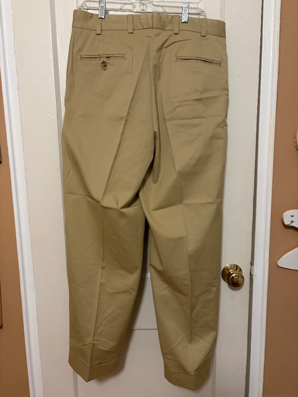 Men’s Bill’s Khakis - size 34